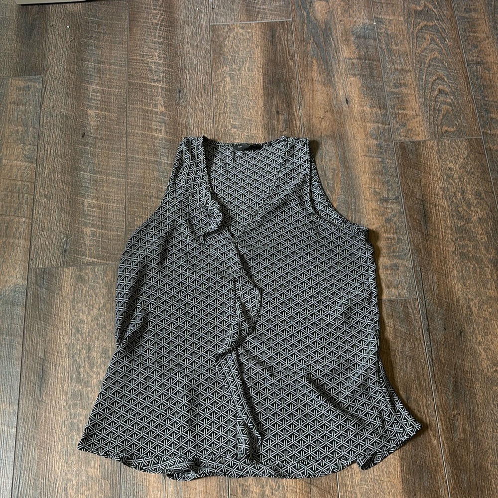 Banana Republic tank top with white detailing